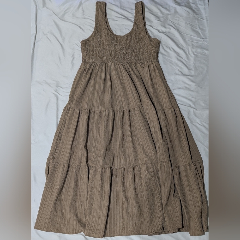 ASOS DESIGN Curve scoop neck shirred maxi sundress, Color khaki Size 18 - Picture 3 of 8
